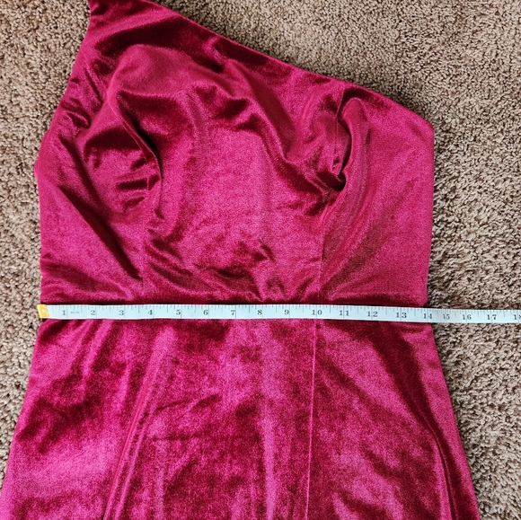 After Six One-Shoulder Spaghetti Strap Velvet Maxi Dress In Cabernet Size 10 NWT - Picture 8 of 10